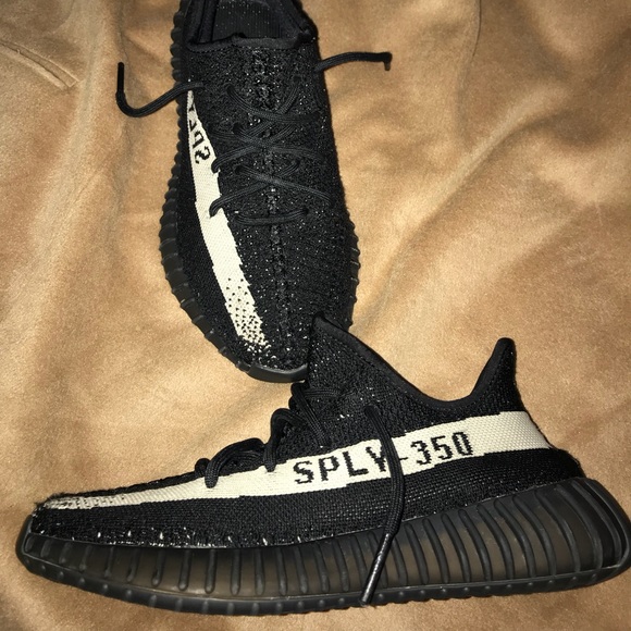 Yeezy’s 350 Boost V2 Oreos - Picture 2 of 8